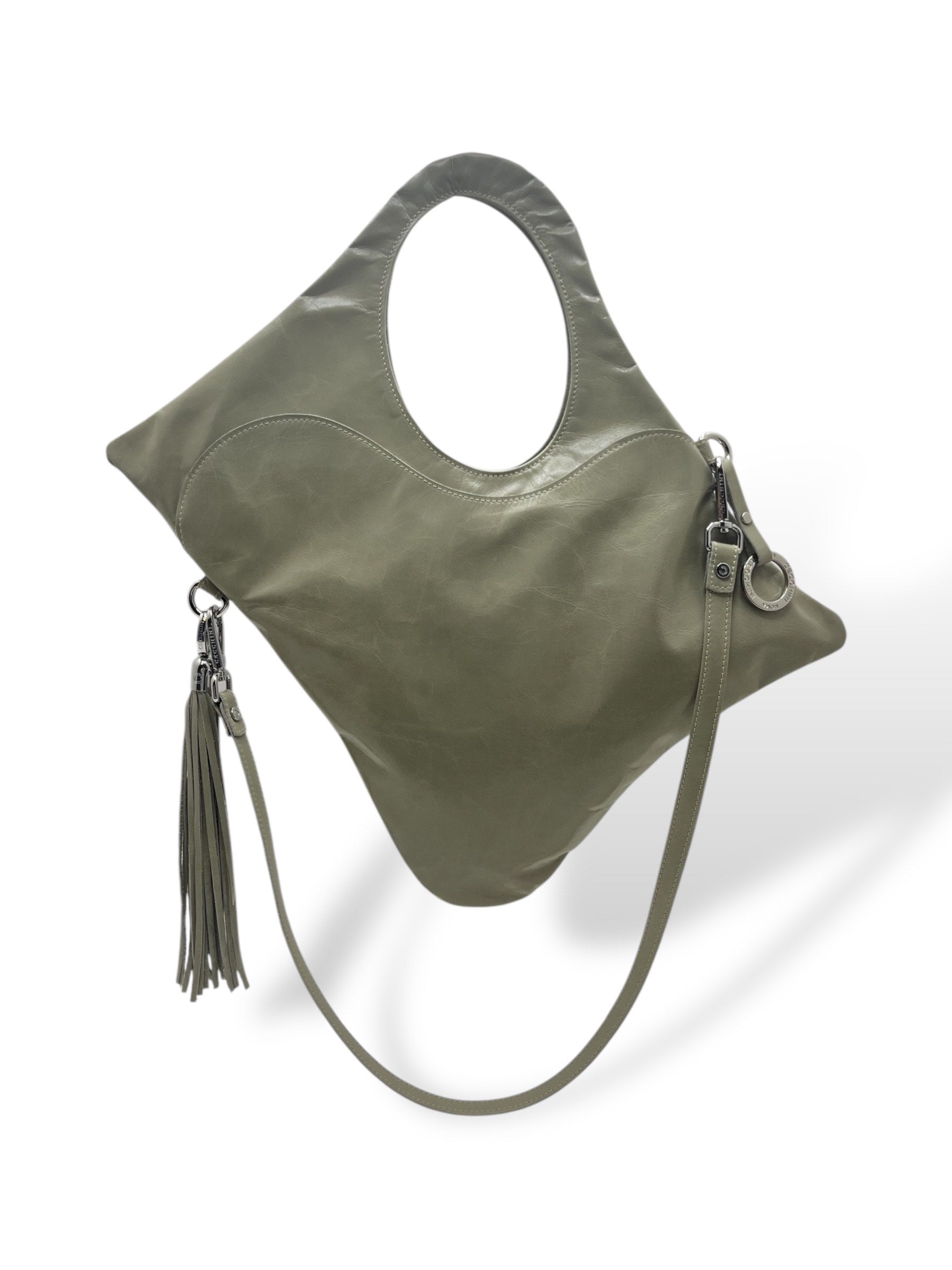 C101 - Women’s calf leather shoulder bag